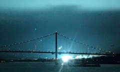 Clips: Vụ nổ trạm biến áp “nhuộm xanh bầu trời” từ hàng chục góc nhìn