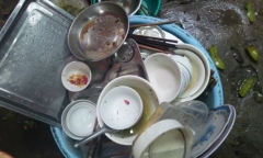 Nữ sinh rửa bát thuê và lối ứng xử khó đỡ của chàng người yêu