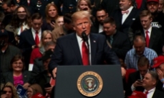 Donald Trump nổi giận vì sắc lệnh cấm nhập cư mới lại bị chặn ngay phút chót