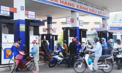 Giá xăng tiếp tục giảm vào ngày mai?