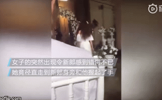 Video: Cô gái trẻ lao vào đám cưới người yêu cũ, đòi bắt tay chú rể