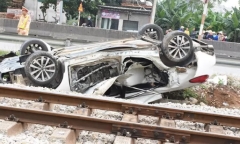 Tin tức tai nạn giao thông mới nhất hôm nay 16/11/2019: Tàu hỏa tông ô tô, nữ tài xế tử vong