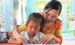 Cảm phục cô giáo người Raglai nỗ lực duy trì tỷ lệ học sinh đến lớp