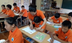 Cảm động cô giáo 12 năm lặng lẽ dạy học miễn phí cho trẻ kém may mắn