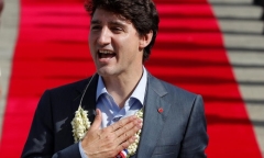 Thủ tướng Canada tiếp tục “gây bão” khi đi mua gà rán ở Philippines
