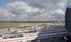 Cảnh sát chặn máy bay chở thiếu nữ người Anh gia nhập IS