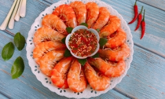 Mẹ chồng tôi có bí quyết luộc tôm không cần nước ngon xuất sắc, ai ăn cũng mê