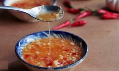 Nước mắm là gia vị thiết yếu nhưng cần bỏ ngay cách sử dụng sai lầm sau để tránh