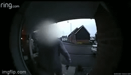 Phát hiện bạn trai phản bội nhờ chiếc chuông cửa, cô gái chia sẻ lại khoảnh khắc 