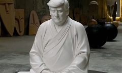 Tượng ông Trump mặc cà sa ngồi thiền gây sốt ở Trung Quốc