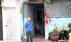 Nhà cụ ông 85 tuổi nhiều lần bị tấn công bằng sơn, mắm tôm