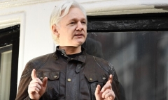 Vụ ông chủ WikiLeaks bị bắt: Tổng thống Ecuador bị cáo buộc rút quy chế cho tị nạn vì lý do cá nhân