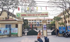 Phụ huynh làm đơn minh oan cho thầy giáo bị tố dâm ô 7 nam sinh ở Hà Nội