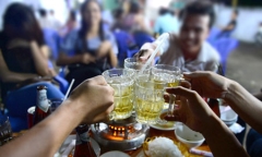 Đàn ông học nhậu tử tế có xin phép vợ đàng hoàng!