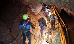 Dự kiến 21h hôm nay đưa thành viên đầu tiên của đội bóng Thái mặc kẹt trong hang ra ngoài