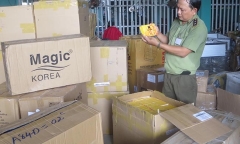 21 kiện hàng lò nướng chân không, mỹ phẩm Trung Quốc... tuồn vào Việt Nam
