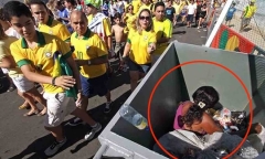 Bức ảnh khiến cả thế giới phải “căm ghét” World Cup 2014
