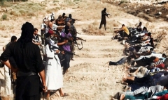 Khủng khiếp hình ảnh chiến binh ISIL sát hại binh sĩ Iraq