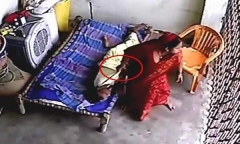 Video: Cô con dâu tát mẹ chồng bị liệt xây xẩm mặt mày gây phẫn nộ