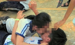 Học sinh chơi trò chơi 