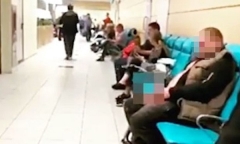 Tin tức đời sống mới nhất ngày 5/1/2020: Sốc với người đàn ông đi tiểu ở khu vực chờ sân bay