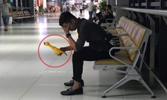 Chàng trai bay từ Hà Nội vào Đà Nẵng chỉ để trả lại người yêu cũ con gà nhựa