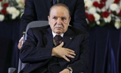 Tổng thống Algeria bất ngờ từ chức sau 2 thập kỷ cầm quyền