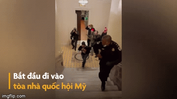 Video: Ngỡ ngàng khoảnh khắc cảnh sát tháo chạy khi người biểu tình ập vào nhà Quốc hội Mỹ