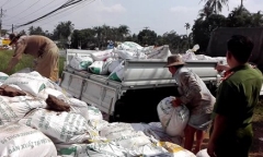 Bắt quả tang doanh nghiệp đổ chất thải ra môi trường