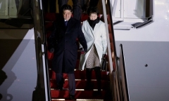 Thủ tướng Nhật đến Mỹ, chuẩn bị hội đàm với Tổng thống Donald Trump