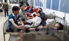 Hàng chục công nhân nhập viện nghi ngộ độc thực phẩm ở TP.HCM