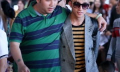 Sơn Tùng M-TP được Quang Huy ra sân bay đón sau vụ cấm diễn