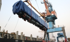Đầu máy, toa chở khách tàu Cát Linh – Hà Đông cập cảng Hải Phòng