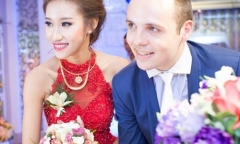 Chàng trai Pháp, yêu gái Việt sẵn sàng nằm dưới đất, tắm nước lạnh, bị muỗi chích