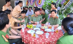 Lãnh đạo Bộ Công an viếng đám tang thiếu tá CSGT bị xe tải cán tử vong