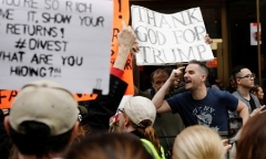 Hàng nghìn người Mỹ biểu tình đòi Trump công khai thuế