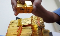 Giá vàng chiều nay 19/12: Vàng thế giới nhích nhẹ khi USD giảm giá