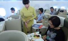 Bộ Giao thông dự tính bán suất ăn máy bay tối đa 100.000 đồng/suất/chuyến