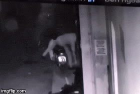 Video: Nam thanh niên “cay cú” đốt nhà người khác vì bị nhắc đi vệ sinh bừa bãi