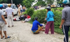 Tin tai nạn giao thông mới nhất ngày 25/7/2018: Chạy trốn CSGT, 2 cô gái đi xe máy tông người đi đường