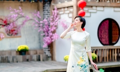 Lều Phương Anh rạng rỡ khoe body thanh xuân dù đã có 2 con