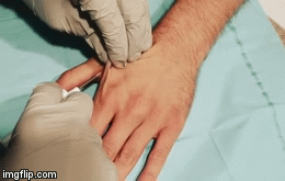 Video: Người Thụy Điển cấy chip vào tay thay thế cho chìa khóa và hàng tá loại thẻ