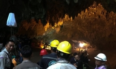 Thám hiểm trong hang động khổng lồ, đội bóng Thái Lan bị mắc kẹt 6 ngày