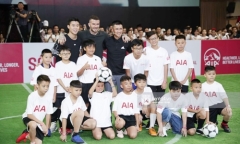 David Beckham thi đấu tâng bóng cùng với Công Vinh, Duy Mạnh tại TP.HCM