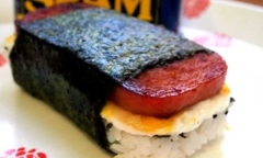 Spam musubi – món cơm cuốn rong biển theo kiểu Hawai