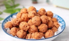 Lúc tôi bóp nát đậu phụ mẹ chồng chê lên chê xuống, nhưng nhìn mâm cơm thì hết lời khen ngợi