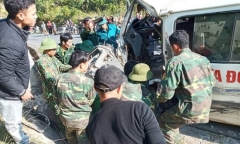Tin tai nạn giao thông mới nhất ngày 12/12/2019: Xe ôtô tông vách núi, 7 người thương vong