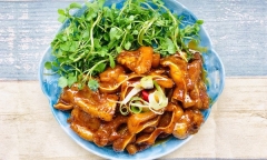 Luộc mãi cũng chán, tai heo đem chế biến theo cách này ngon khó cưỡng