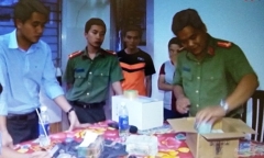 Tạm giữ gần nửa triệu ngoại tệ không rõ nguồn gốc