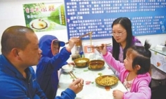 Cách dạy con có một không hai của cặp vợ chồng ưa phiêu lưu